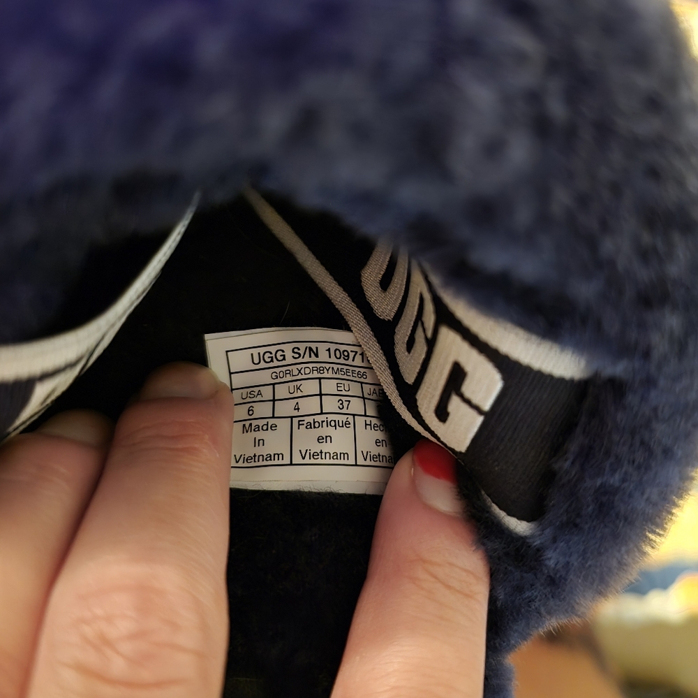 UGG fluff slide